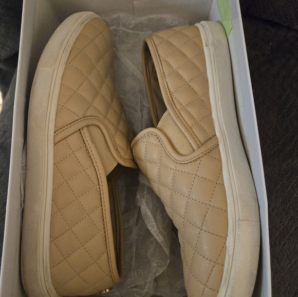 Steve Madden Nude Shoes - Picture 2 of 6